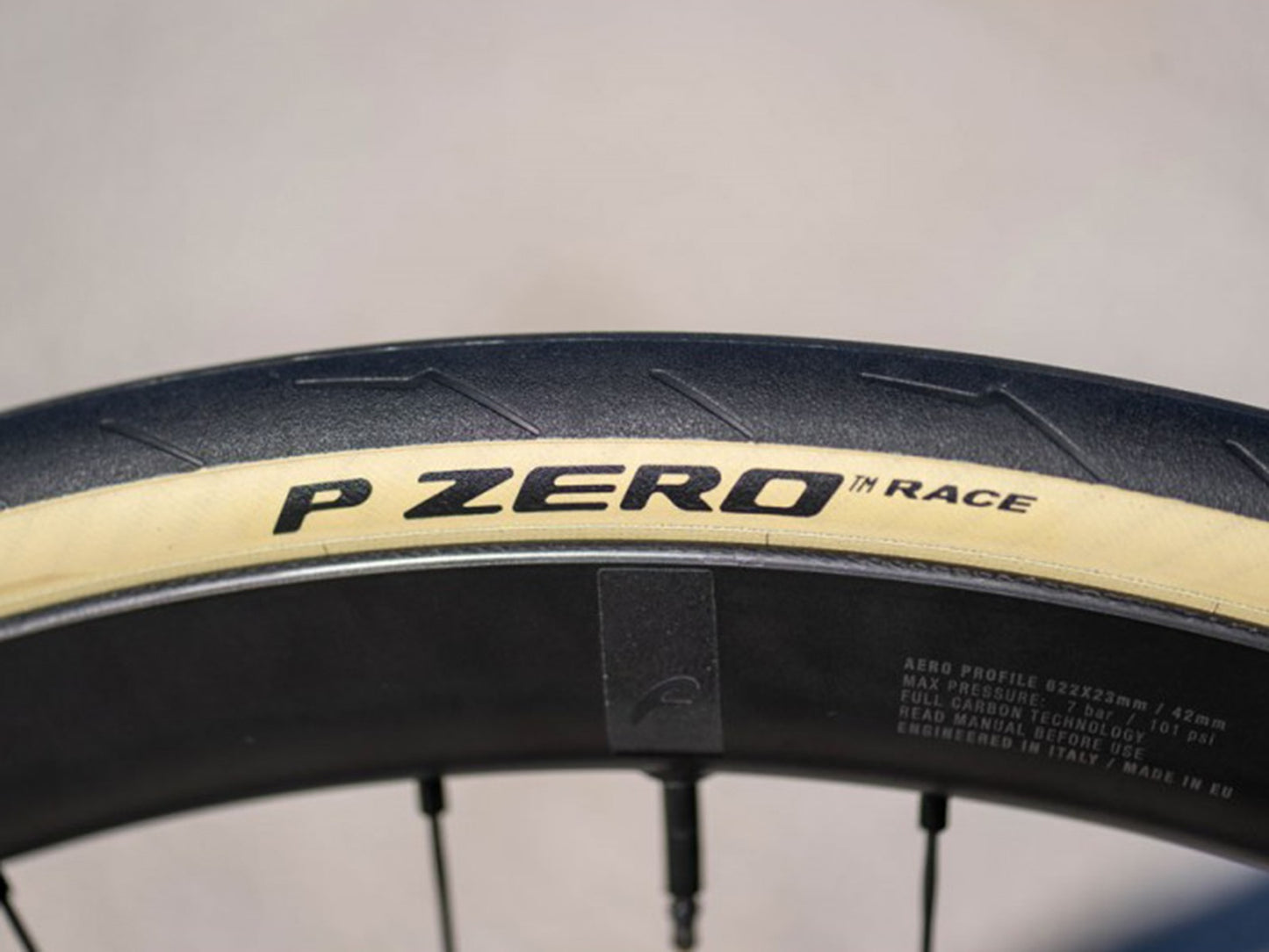 Pirelli P ZERO™ RACE TLR RETRO